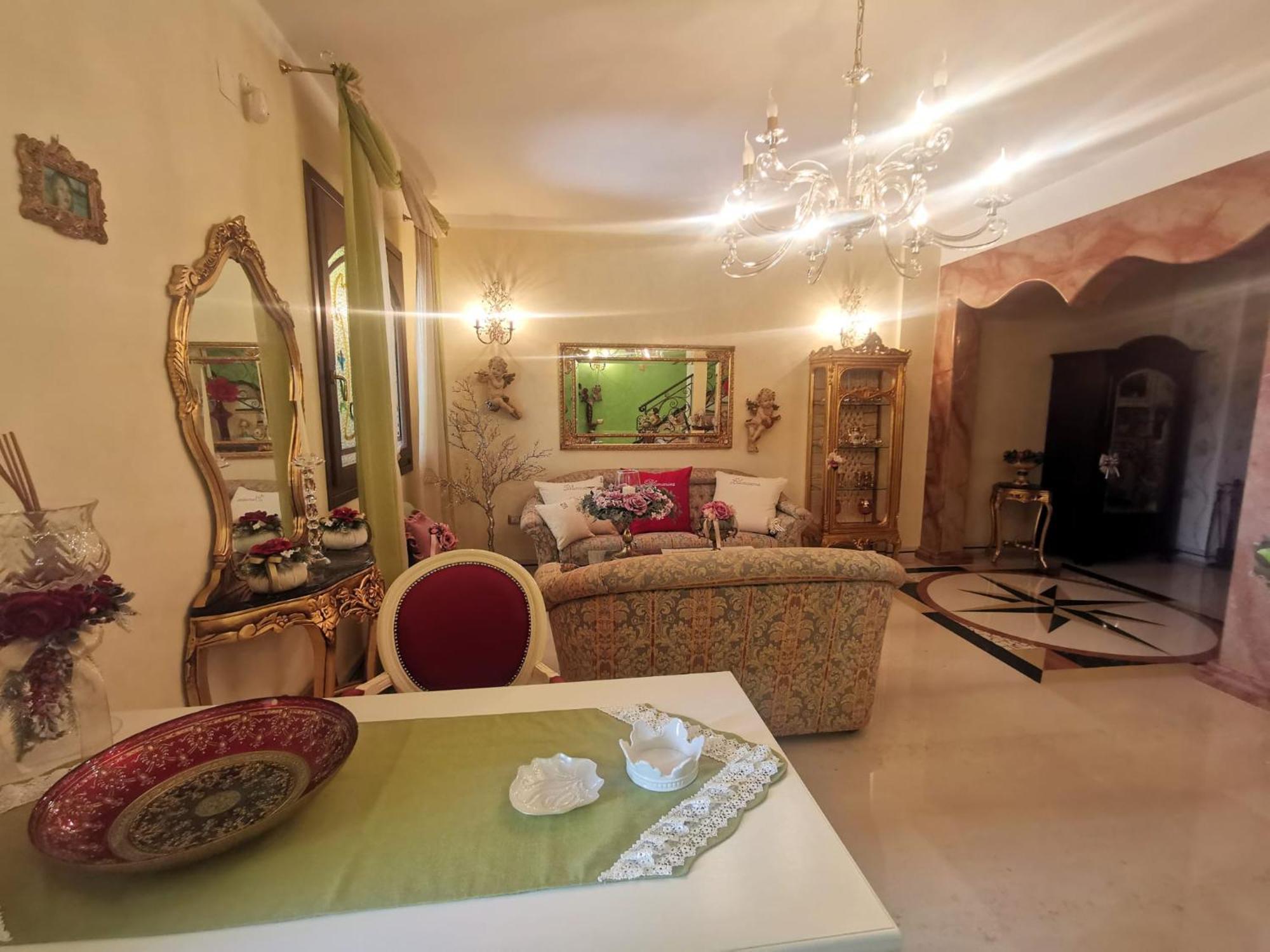 Queen'S Luxurious House Gallipoli Eksteriør bilde